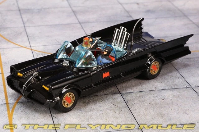 Batimóvil Corgi 1:46 Batman y Robin Foto 1 de 4