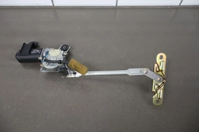 Motor y acoplamiento limpiaparabrisas trasero Toyota LandCruiser 1991-1997 Foto 1 de 4