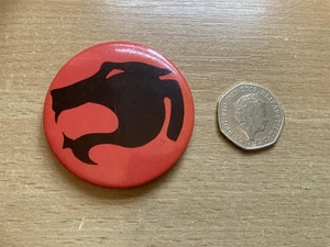 THUNDERCATS RARE OFFICIAL 1985 VINTAGE LARGE BUTTON BADGE FREE UK POSTAGE  - Imagen 1 de 3