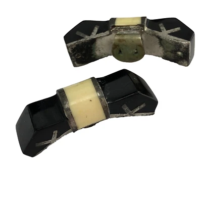 Pinzas para zapatos vintage blanco y negro Art Deco arcos de plástico Foto 1 de 2