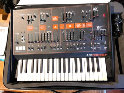 Sintetizador Arp Odyssey con estuche Foto 1 de 4