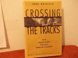 Crossing the Tracks : How 'Untracking' Can Save America's Schools by Anne Wheelo - Bild 1 von 4
