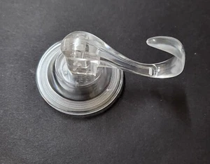 New in Package~(1) Clear All Purpose 3" Suction Hook - Picture 1 of 2