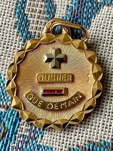 1Ct Baguette Lab-Created Ruby 14k Yellow Gold Finish Border Augis Medal Pendant - Picture 1 of 4