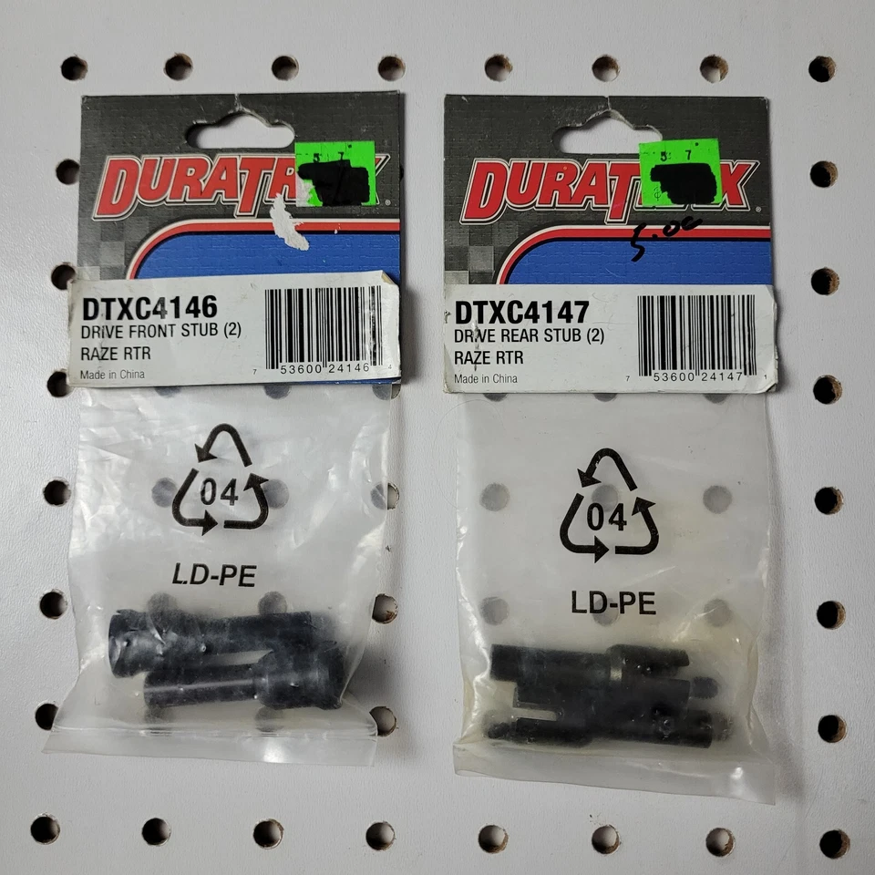 Duratrax ~ RAZE ~ DTXC4146 Front & DTXC4147 Rear Stub Axle NOS Vintage RC - Image 1 of 1