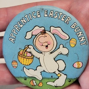 Pop Culture Pin Back 80s Hallmark Easter Bunny Made In USA - Picture 1 of 7