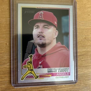 Topps Heritage #76R-15 Mike Trout 1976 2025 holograma redefinido plateado SP 1:97 paquetes - Imagen 1 de 6