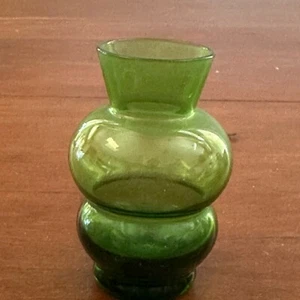 Miniatur klare grüne Glasvase - 3" hoch - Bild 1 von 5