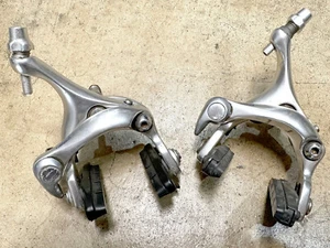 Juego de pinzas de freno empotradas Shimano 105 BR-5500 de colección doble giro tirón lateral - Imagen 1 de 4