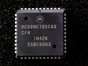 MC68HC705C8ACFN - Motorola Microcontroller 8-Bit 2.1MHz 8KB (8K x 8) (PLCC-44) - Bild 1 von 2