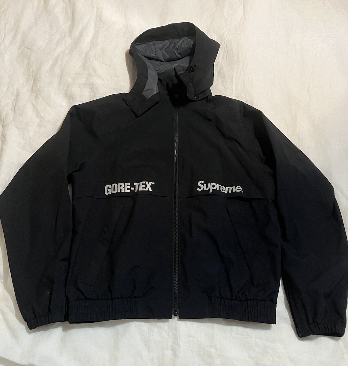 SUPREME F/W '18 Gore-Tex Court Track Jacket Black Size SUPREME F/W '18 Gore-Tex Court Track Jacket Black Size