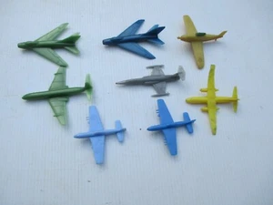 Lot of 8 Plastic planes Kelloggs, Cracker Jack Toy - Picture 1 of 5