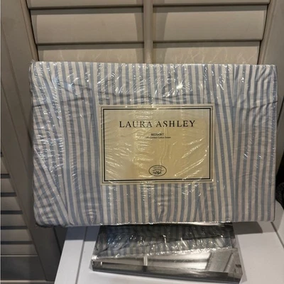 Falda de cama doble a rayas azul y blanco Laura Ashley Foto 1 de 3