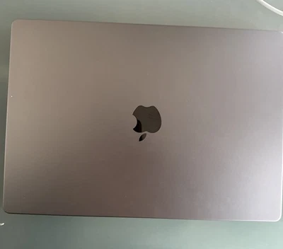 Apple MacBook Pro 16 Zoll (1TB SSD, M1 Pro, 16GB) Laptop - Space Grau - Bild 1 von 2