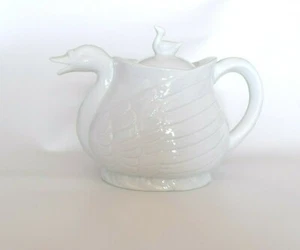 White Swan Porcelain Ceramic solid color teapot 6.5" x 8" NWOB - Bild 1 von 4