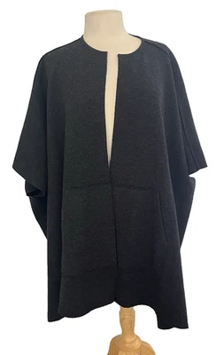 Poncho para mujer Eileen Fisher M/L lana merino capa frontal abierta bolsillos reversibles Foto 1 de 4