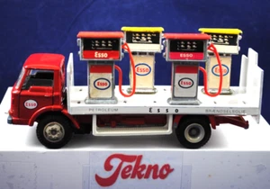 Modifizierter 1:43 Tekno Ford D-800 Esso Delivery Truck / LKW & BARTONS KRAFTSTOFFPUMPEN - Bild 1 von 12