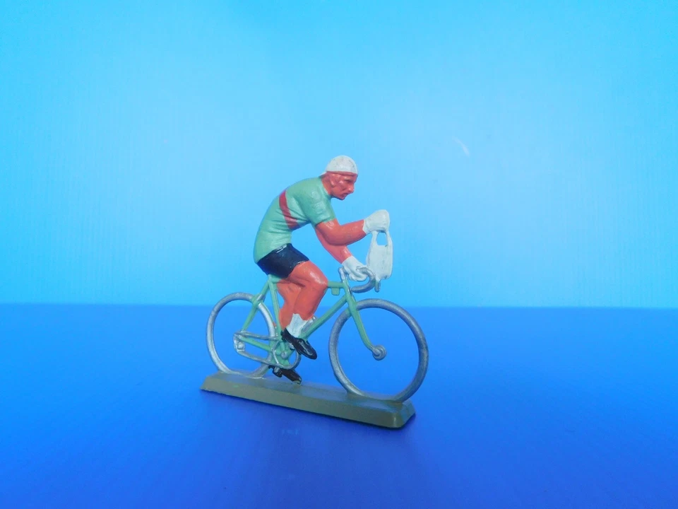 STARLUX /  LE MONDE CIVIL  / LE S COURSES CYCLISTES  :  COUREUR CYCLISTE - Photo 1/4