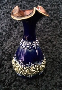 Doulton Lambeth England Vase ca.1897 signed Nellie Garbett - Picture 1 of 4