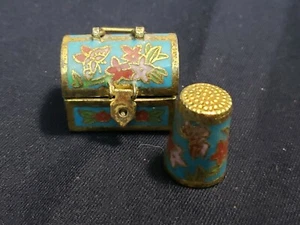 Vintage Cloisonne Schatzkiste Anhänger mit Fingerhut innen  - Bild 1 von 11