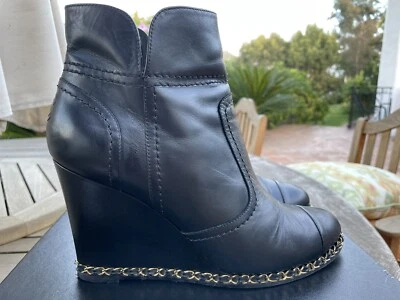 Botines CHANEL Negro Piel de Cordero Cadena Dorada Alrededor Cuña 41 11 Foto 1 de 4