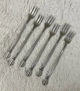 Oneida Deluxe Stainless Alexis Bow Cocktail Forks - Lot of 6 (A) - Picture 1 of 6