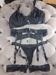 Kali&Shi 5-teiliges Strumpfhalter Höschen BH Set Übergröße 4xl schwarz - Bild 1 von 4