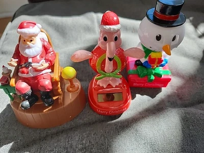 Mecedora Solar Casa Navidad Papá Noel Muñeco de Nieve Rosa Flamenco Luz Activada  Foto 1 de 3