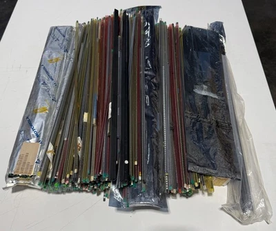 ENORME lote de 25 libras ¡NUEVO! Varios. CIRCUITO INTEGRADO Miles de Chips IC Foto 1 de 2