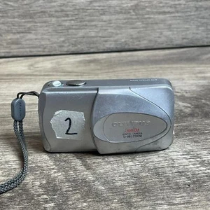 Olympus Camedia D-560 Silver 3.2MP 1.8″ Screen 3x Optical Zoom Digital Camera - Picture 1 of 6