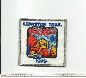 BQ SCOUT BSA 1979 LEWISTON TRAIL COUNCIL SEE'N'DO FUSO NEW YORK PATCH DISTINTIVO!! - Foto 1 di 1