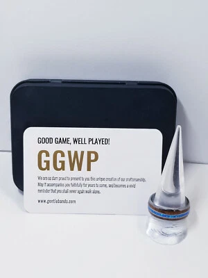 Bandas de caballero plata tungsteno con ópalo de fuego azul e incrustaciones de madera talla 10 Foto 1 de 3