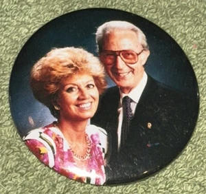 Vtg Lions Club - Couple Button - Picture 1 of 3
