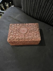 Vintage Hand Carved Wooden Box Flowers Jewelry Box / Trinket Box - Picture 1 of 5