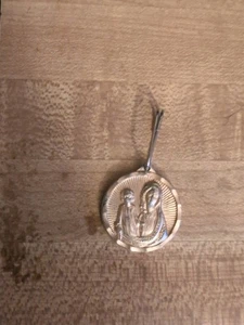 Vintage Metal Necklace Charm Mary And Jesus - Picture 1 of 2