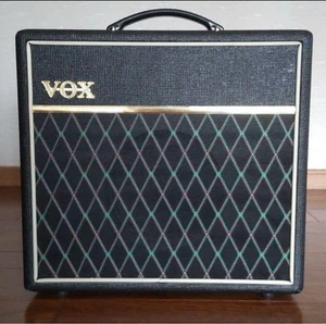 VOX V9168 Pathfinder 15 Guitar Amplifier 20W Solid State Musical Instruments - Picture 1 of 5
