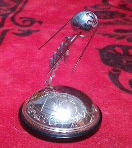 USSR Vintage SPACE Souvenir 1st Satellite of the earth МИР 4.Х.1957 Desk Figurin - Picture 1 of 12