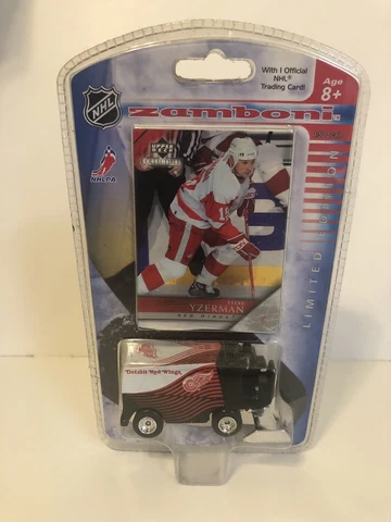 04/05 Detroit Red Wings mini zamboni with Steve Yzerman UD card Cover