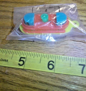 original VINTAGE keychain puzzle plastic put together boat in original packaging - Picture 1 of 3