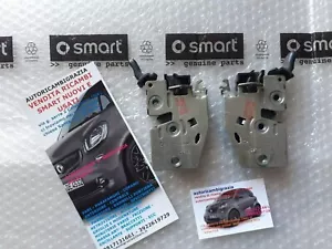 1 SERRATURA LATERALE CHIUSURA BAULE POSTERIORE SMART FORTWO 451 COUPE' ORIGINALE - Foto 1 di 1