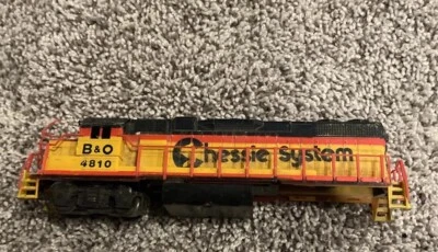HO Life-Like Chessie System B&O #4810 EMD GP38-2 Diesel Untested Incomplete - Image 1 of 4