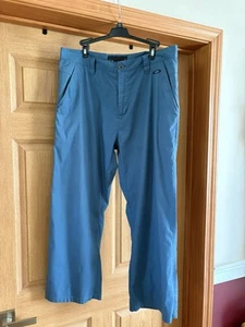 Men's Blue Oakley Pants Sz 36 X 26 Golf Par Chinos Vault Straight Stretch - Picture 1 of 13