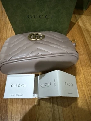 Gucci GG Rosa Polvorienta Pequeña Cosmética Cuero Chevron Cremallera Estuche Bolso sin asas Talla S Foto 1 de 4