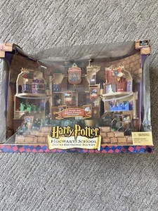 Juego electrónico de lujo de la Escuela Hogwarts Harry Potter Mattel 2001 nuevo en caja - Imagen 1 de 10