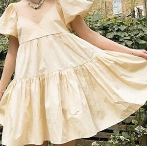 ASOS Abito a strati swing smock maniche a sbuffo beige taglia 8 - Foto 1 di 3