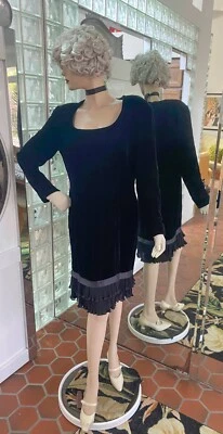 Vestido de Terciopelo Negro Manga Larga Rodilla Volantes Dobladillo Jones of New York 12 Foto 1 de 4