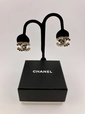 Pendientes Chanel CC Logo con Cristales Blanco y Negro B23 K CH194 Foto 1 de 4