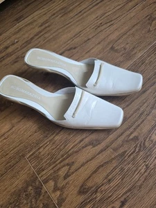 Bcbg Maxaxaria Cream Mules Witn Kitte Heel. Size 6 - Picture 1 of 4