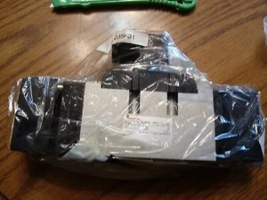 New SMC NVFS4410-3DZ Solenoid Valve - Picture 1 of 5
