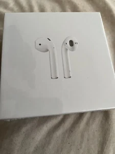 Apple AirPods 1st Generation with Charging Case - White - Photo 1 sur 1